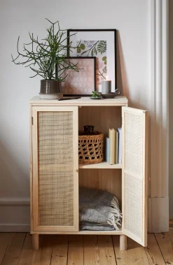 Holzschrank