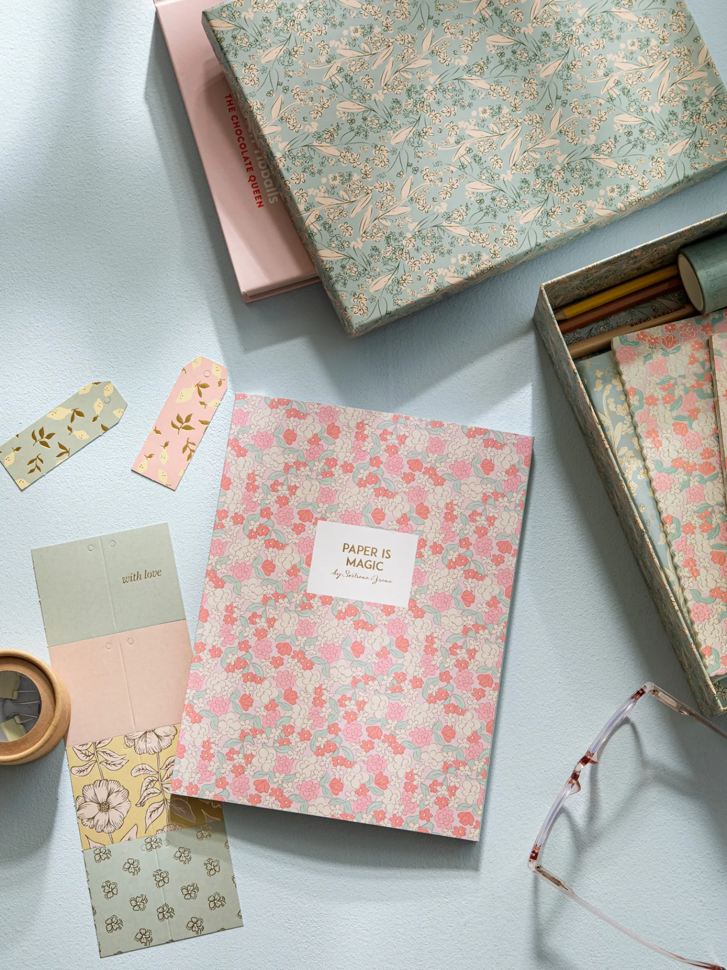 Paper Is Magic-Buch