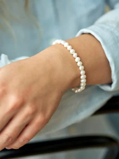 Zeitloses Perlenarmband
